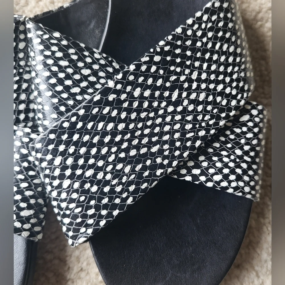 Vince Camuto Black & White Leather Suede Esulla Slide Slip On Sandals Size 10